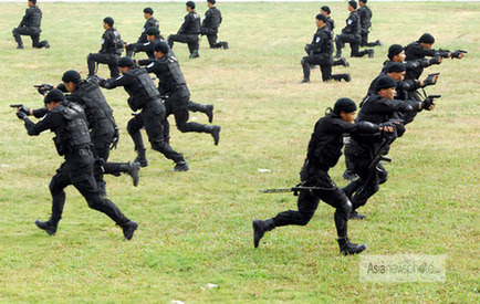 廣東省舉行公安特警應(yīng)急處突演練