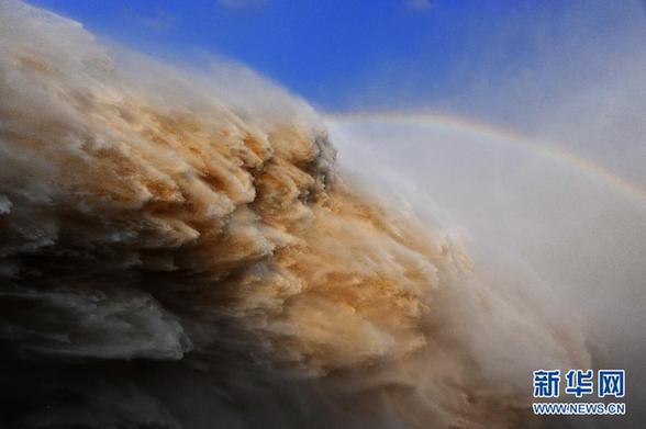 三峽樞紐成功應(yīng)對(duì)成庫(kù)以來(lái)最大洪峰