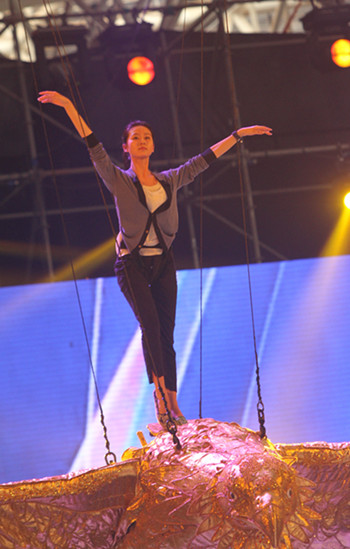 劉詩(shī)詩(shī)、孫楊昨日帶妝彩排 期待今晚金鷹節(jié)開(kāi)幕