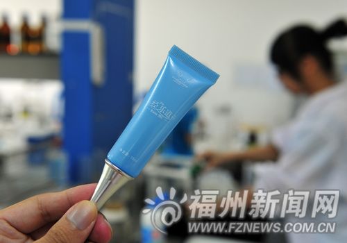 博士因小師妹痛經(jīng)攻克痛經(jīng)難題 學(xué)校掛橫幅慶祝