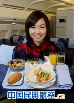 港龍航空推出秋冬時(shí)令餐膳：蟹粉、煲仔飯