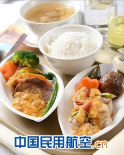 港龍航空推出秋冬時(shí)令餐膳：蟹粉、煲仔飯