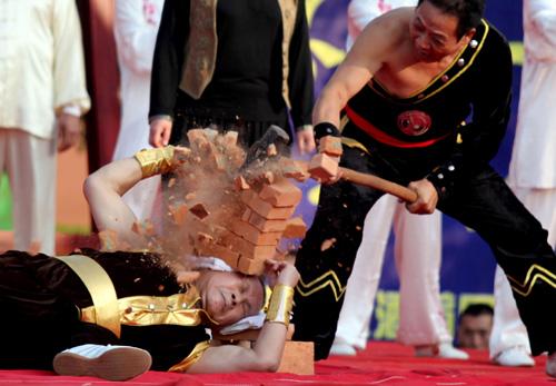 南少林武術(shù)文化節(jié)開(kāi)幕 武僧展絕技