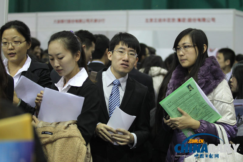 對外經(jīng)貿(mào)大學(xué)舉行冬季大型雙選會 畢業(yè)生競聘千余崗位