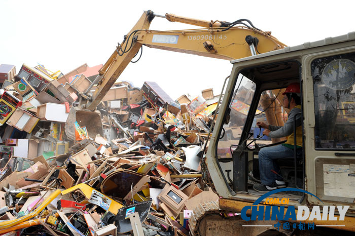 全國(guó)各地警方開(kāi)展集中銷(xiāo)毀賭博機(jī)行動(dòng)（組圖）