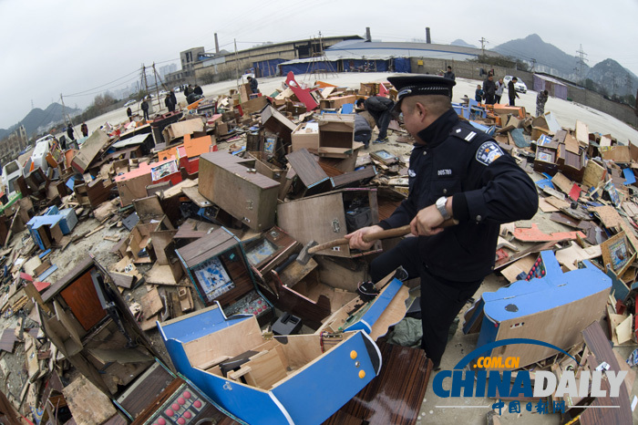 全國各地警方開展集中銷毀賭博機(jī)行動（組圖）