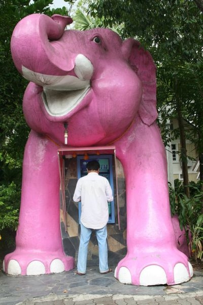 看看ATM機(jī)前的囧人囧事