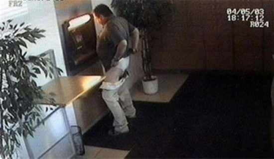 看看ATM機(jī)前的囧人囧事