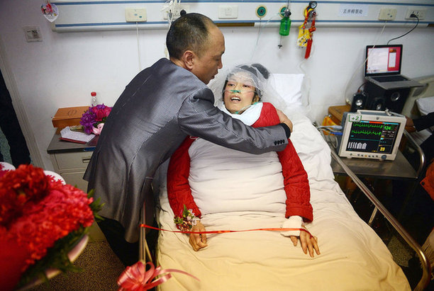 感人!男子糾結(jié)16天,與絕癥女友完婚