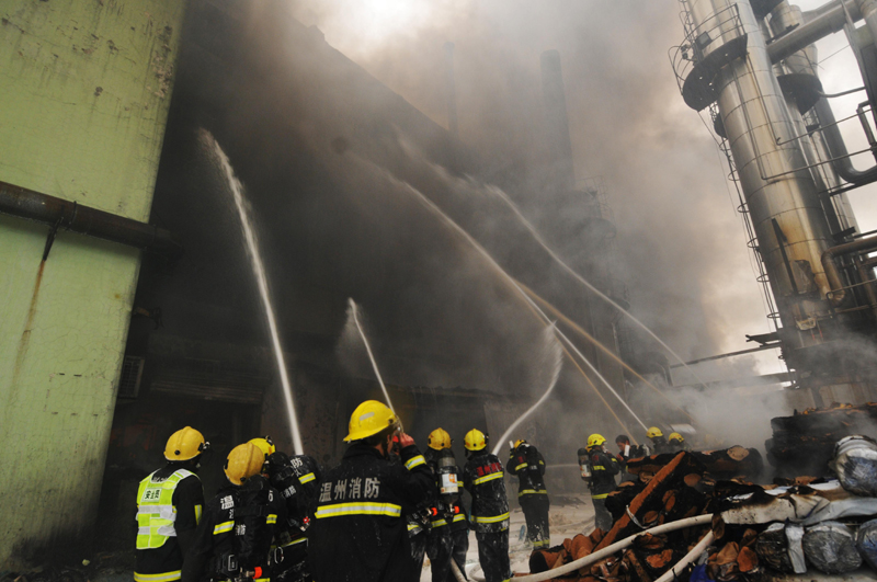 浙江溫州一皮革廠發(fā)生火災(zāi) 現(xiàn)場(chǎng)傳出陣陣爆炸聲