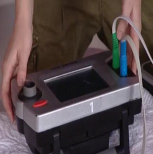 男子體驗分娩鎮(zhèn)痛 難以忍痛終放棄(組圖)