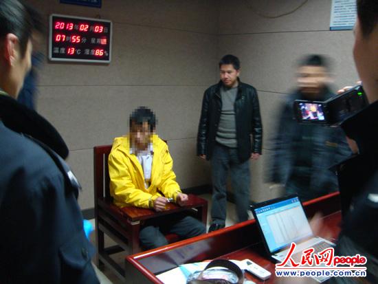 江蘇常熟一嫌犯為搶2萬(wàn)元?dú)⒑?人 最小死者僅1歲