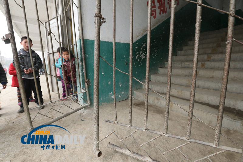 湖北老河口校園踩踏事故致4死11傷