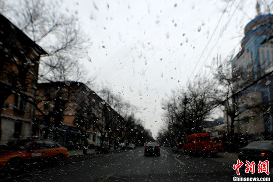 北京迎來大范圍降雪 “黃色”春雪悄然而至