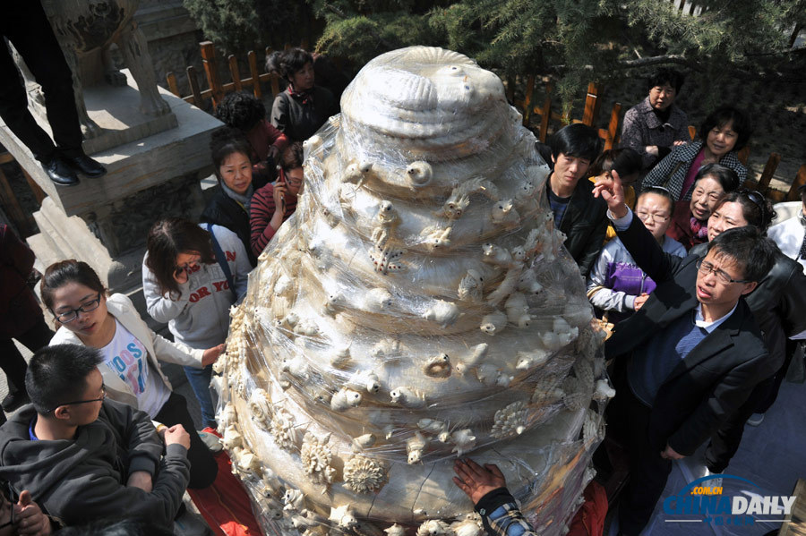 巨型花饃亮相太原 高3米重1.2噸制作歷時(shí)半月