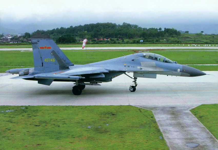 高清組圖：中國(guó)空軍蘇-27UBK型戰(zhàn)斗教練機(jī)