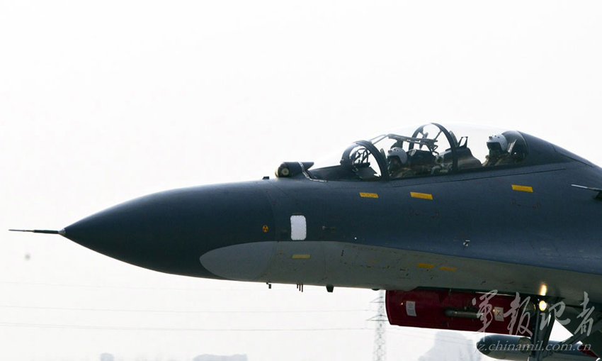 高清組圖：中國空軍蘇-27UBK型戰(zhàn)斗教練機