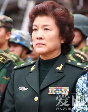 曝劉曉慶等女星無親生子女真相