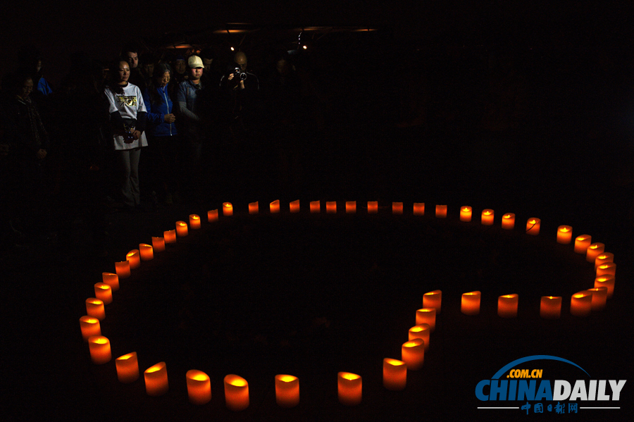 北京長(zhǎng)跑愛好者為波士頓馬拉松爆炸案遇難者祈福