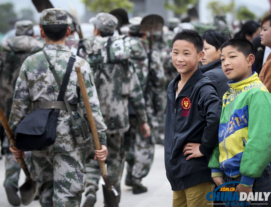 中國(guó)日?qǐng)?bào)聚焦蘆山地震之救援篇