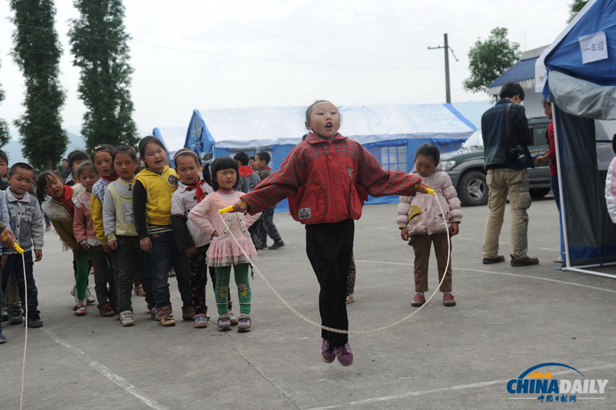 蘆山地震：天全縣首個(gè)帳篷學(xué)校開課