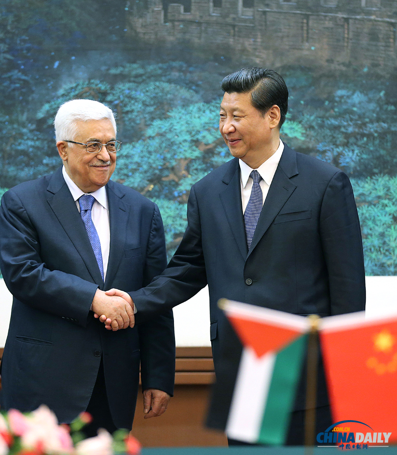 習(xí)近平與巴勒斯坦國總統(tǒng)阿巴斯共同出席簽字儀式