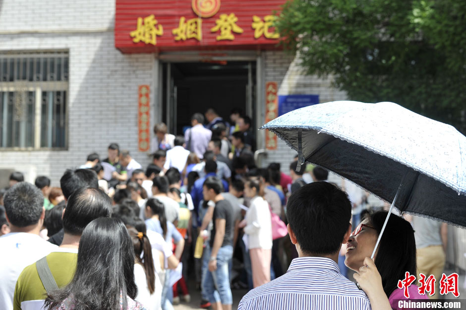 中國(guó)情侶扎堆5月20日登記結(jié)婚致服務(wù)器癱瘓