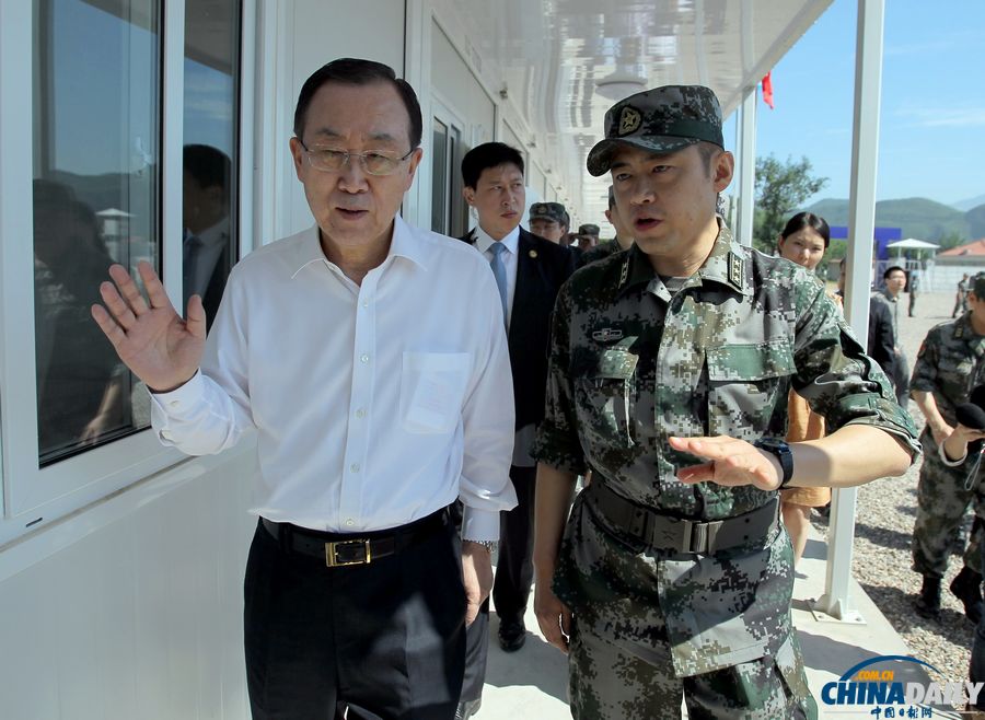 潘基文參觀中國(guó)國(guó)防部維和中心