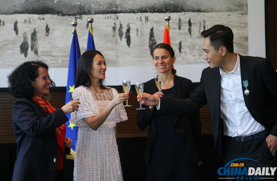 章子怡、劉燁獲頒法國(guó)藝術(shù)與文學(xué)騎士勛章