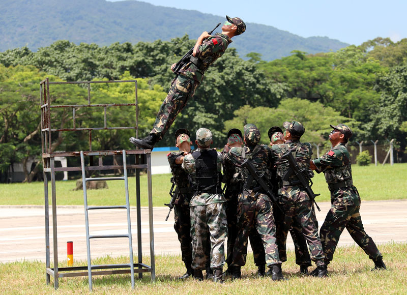 高清：駐港部隊舉行“軍營開放日”活動