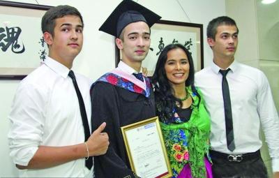 韋唯長子考入北大中文系 成績優(yōu)異陽光帥氣(圖)