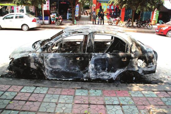 不滿女友家人　宜賓男子把準(zhǔn)岳父轎車燒成光架(圖)