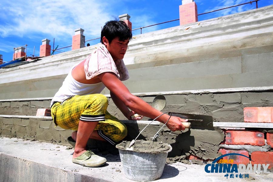 江西九江：烈日下的建設(shè)者