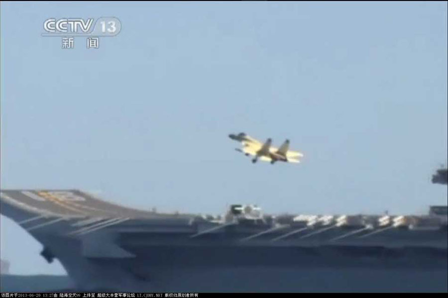 我航母出海試驗(yàn)訓(xùn)練25天后返港 殲—15完成首次駐艦飛行