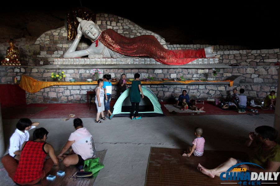 高清：臺(tái)州慈恩寺推出短期出家超千人報(bào)名 住持稱壓力大