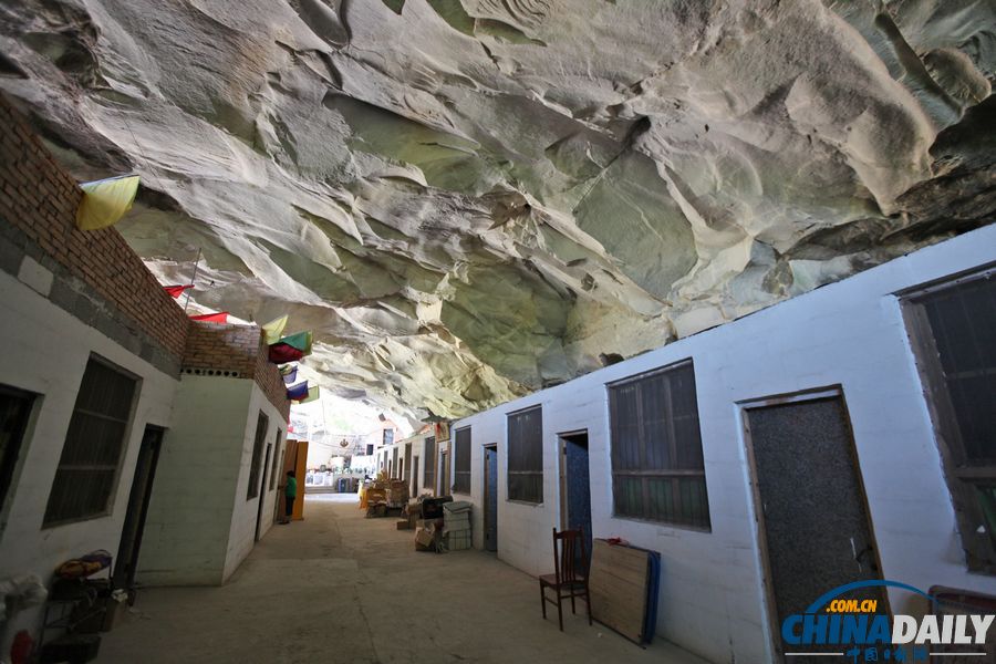 高清：臺(tái)州慈恩寺推出短期出家超千人報(bào)名 住持稱(chēng)壓力大