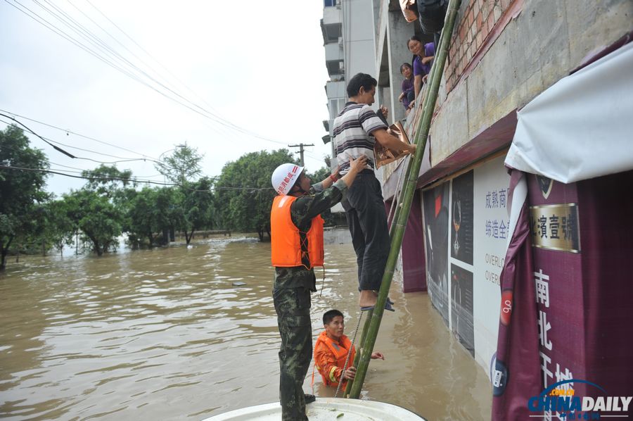 沱江洪峰過境成都金堂