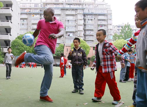 “洋雷鋒”阿達(dá)姆：公益之風(fēng) 愛無國(guó)界