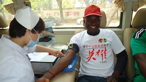 “洋雷鋒”阿達姆：公益之風(fēng) 愛無國界