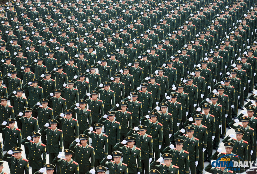 南京：千名武警官兵誓師“護(hù)航”亞青會(huì)