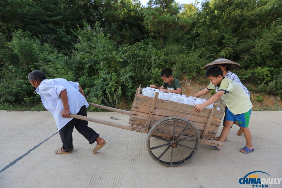 湖南婁底罕見高溫旱災(zāi) 11萬余人飲水困難