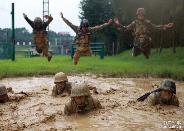 我軍特種兵極限獵人訓(xùn)練曝光 教官態(tài)度很粗暴