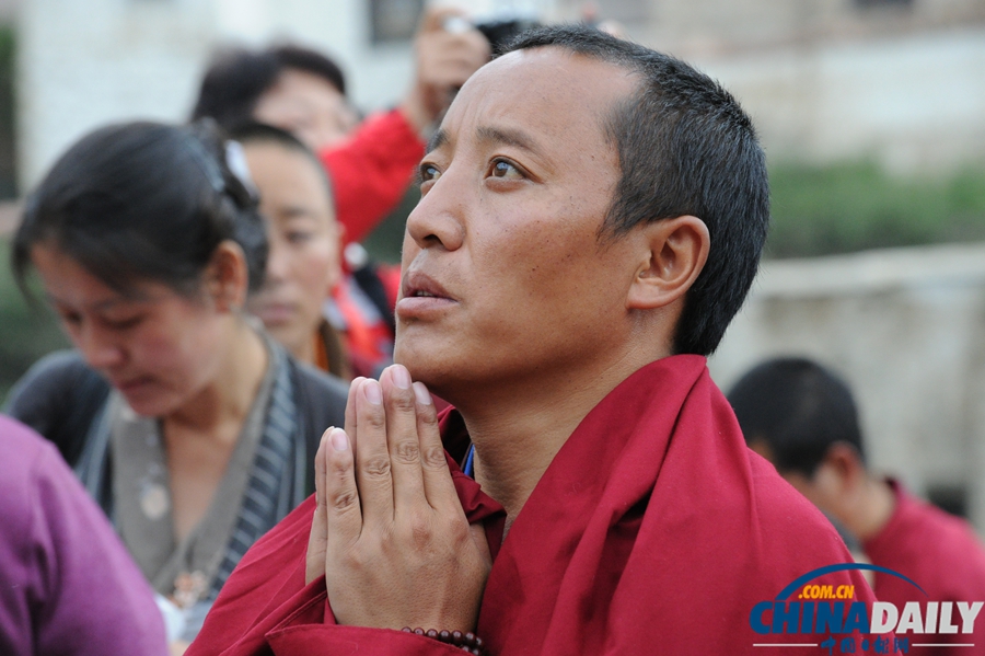 拉薩雪頓節(jié)開幕 哲蚌寺展佛