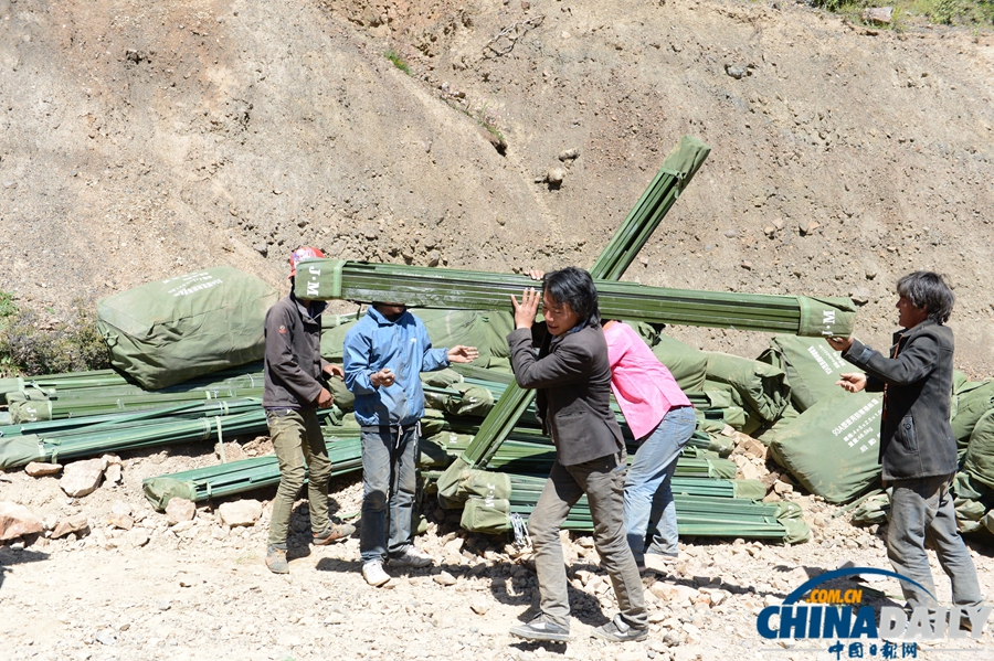 西藏昌都“8·12”震后災民學逃生知識