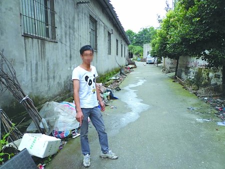 短信暴露準(zhǔn)妻子與他人玩曖昧 心不甘與情敵互捅火拼