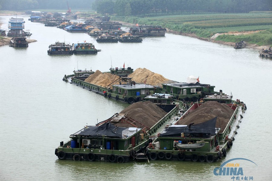 安徽蒙城：干旱致渦河蒙城閘斷航 千余貨船被困