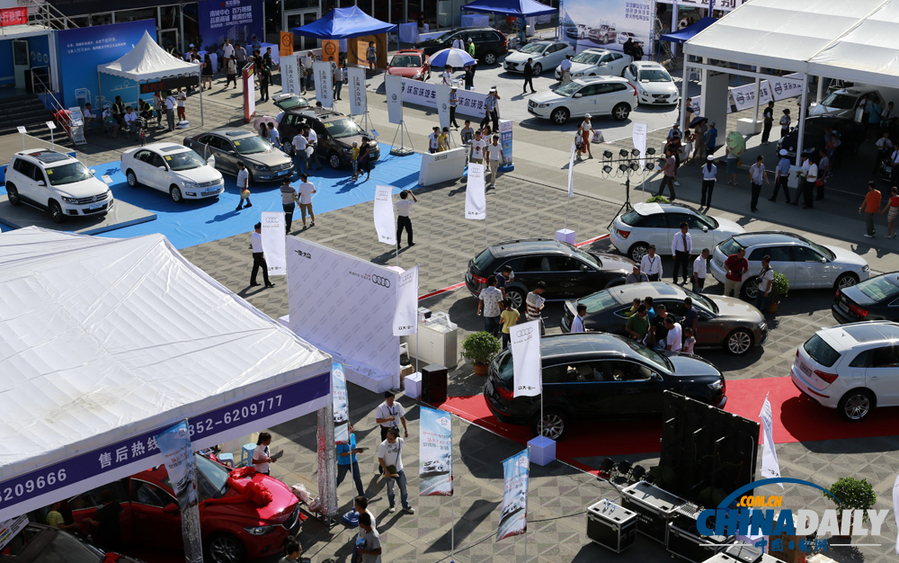 中國（大同）國際汽車文化節(jié)開幕 美女車模爭奇斗艷