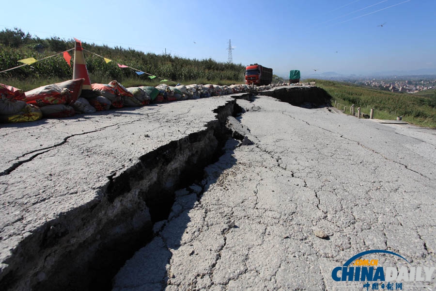 昭通連續(xù)降雨引發(fā)地質(zhì)災(zāi)害 連結(jié)川滇渝大通道很“受傷”
