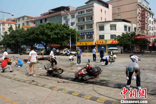 桂林校園門(mén)口發(fā)生爆炸致2死17傷 學(xué)校已停課(組圖)