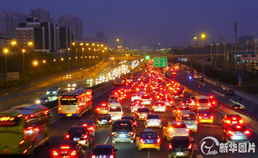北京中秋后返城車輛劇增人員擁擠